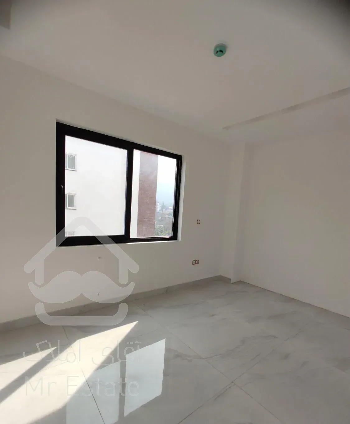 واحد ۱۲۰ متری/ طالقانی/طبقه چهارم