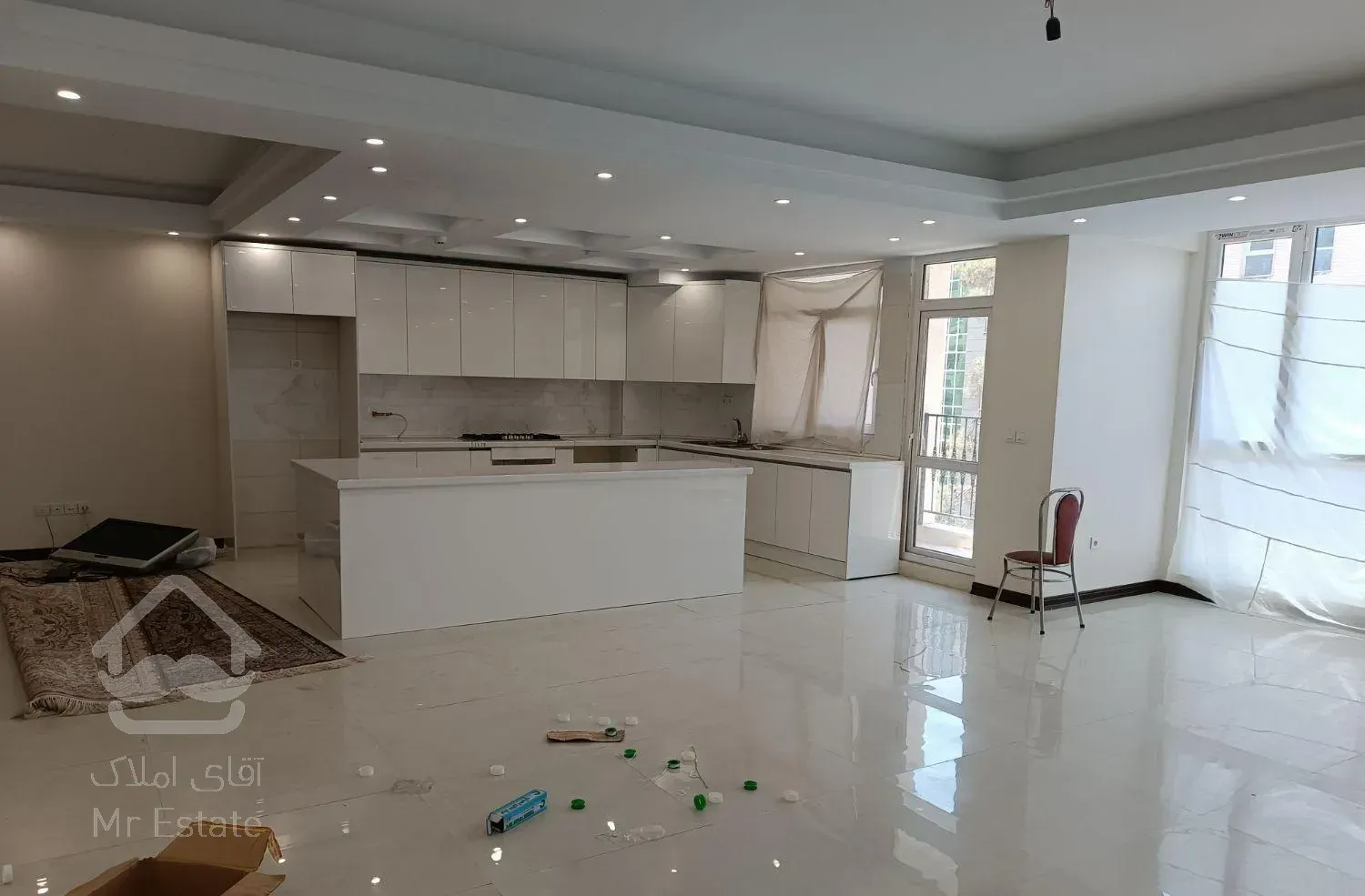 ۱۴۲ متری تک واحدی در جنوب فلکه اول صادقیه