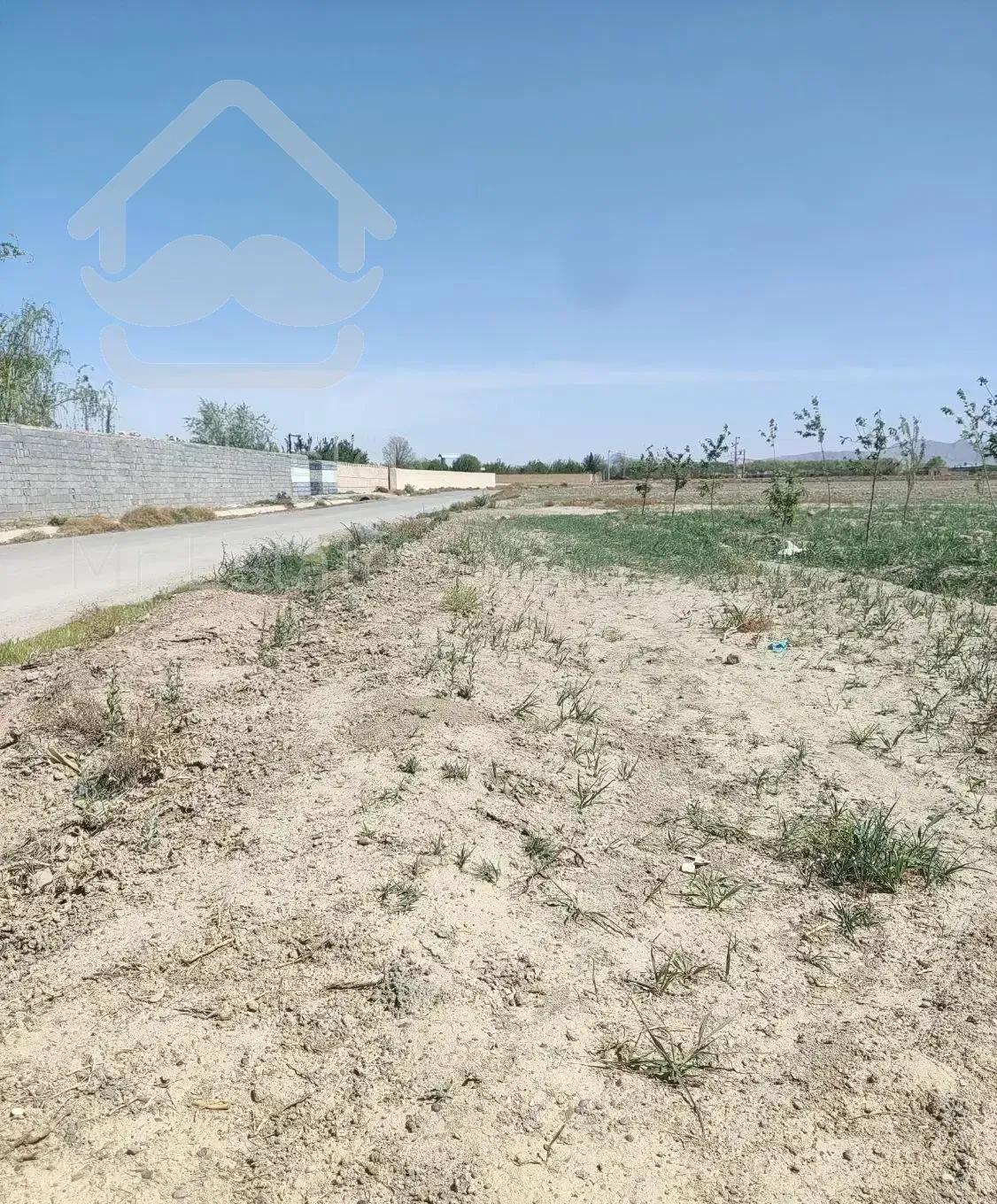 باغ درحال دیوار کشی برکان