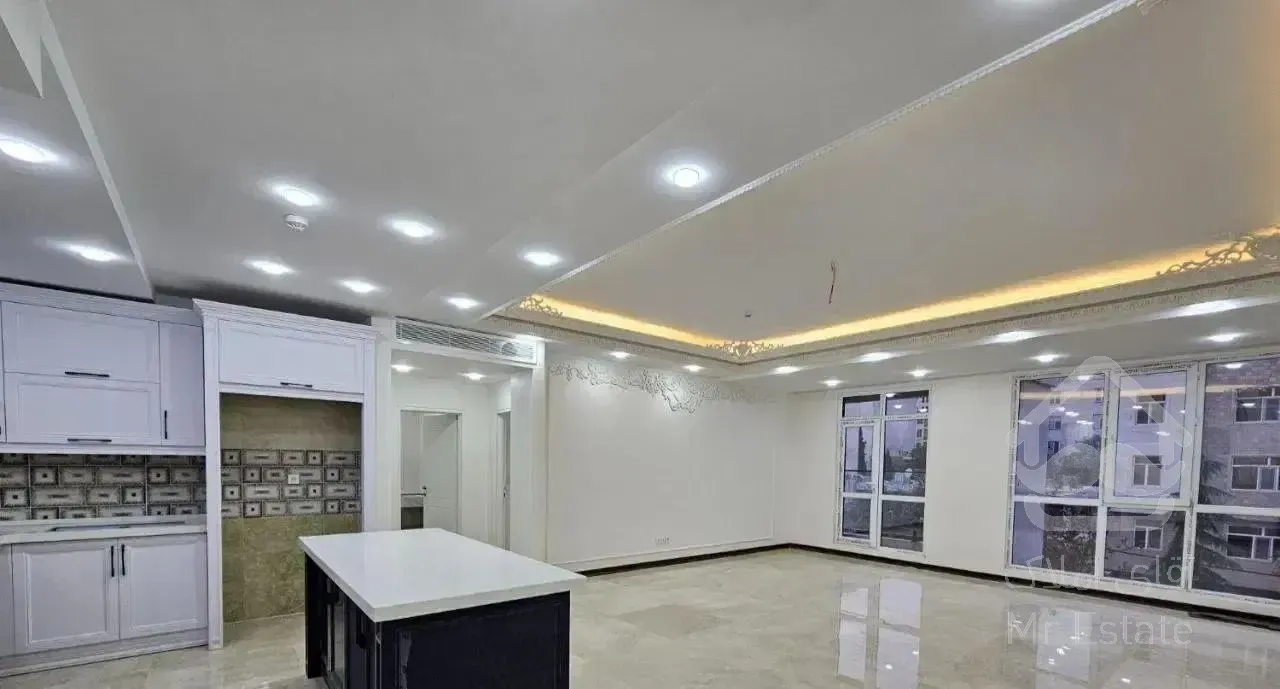 100متر فول امکانات/پارکینگ اختصاصی