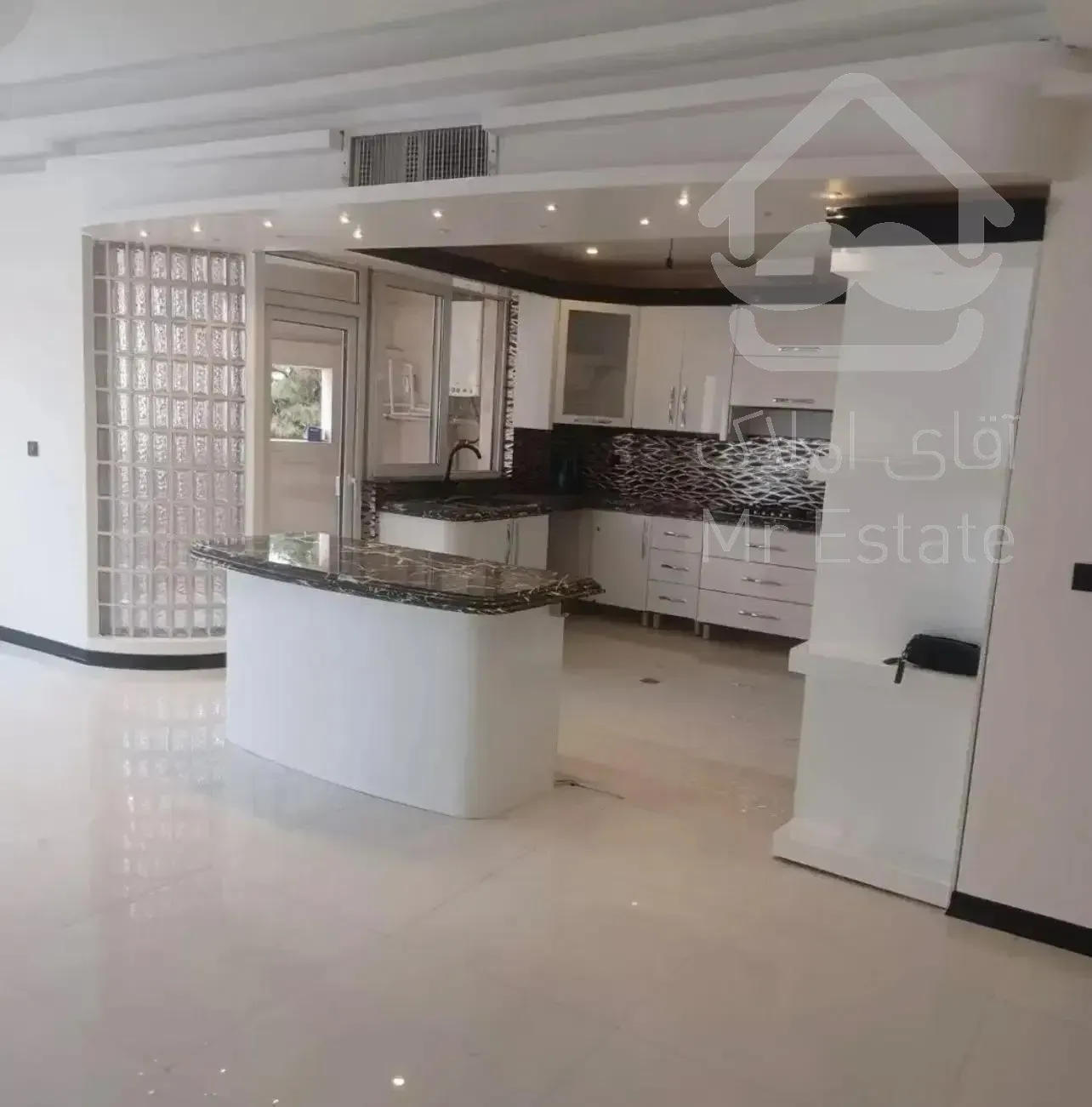 واحد ۱۰۴ متری / نور طبیعی فراوان / بدون مشرف