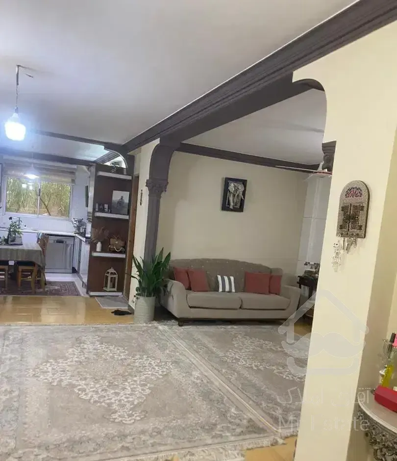 رهن کامل طبقه همکف شیک دارای پارکینگ