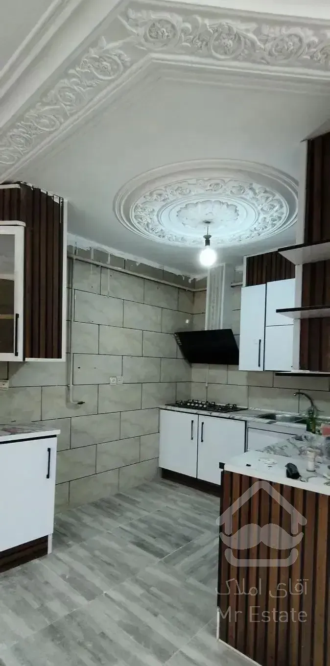 فروش طبقه تک سقف 65 متری