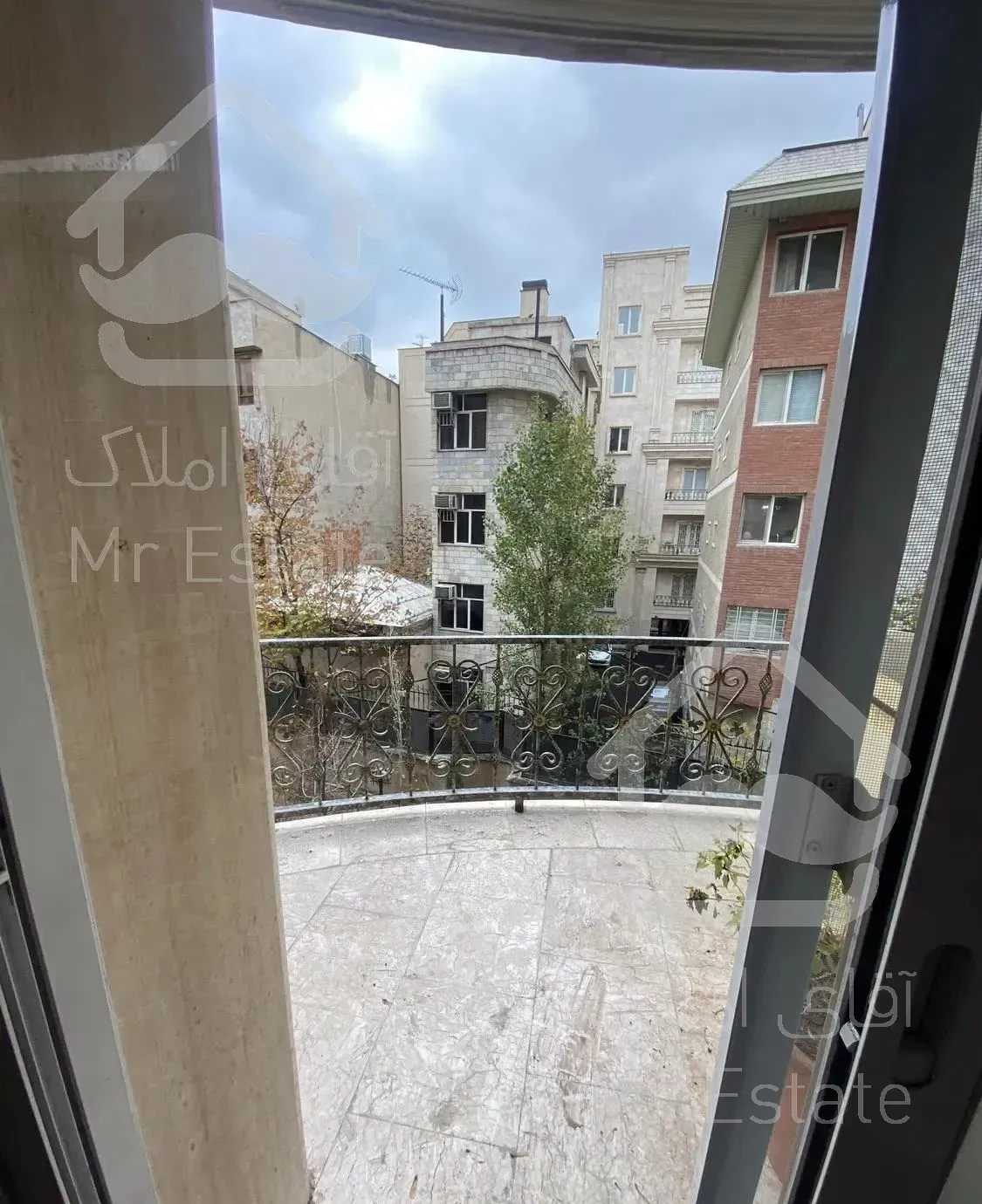 آپارتمان ۱۸۵ متری سه خواب حکمت