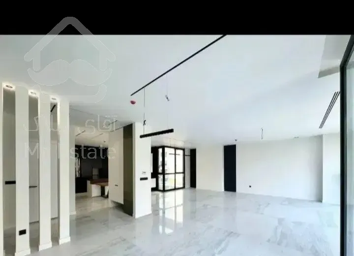 300 متری  در حال ساخت