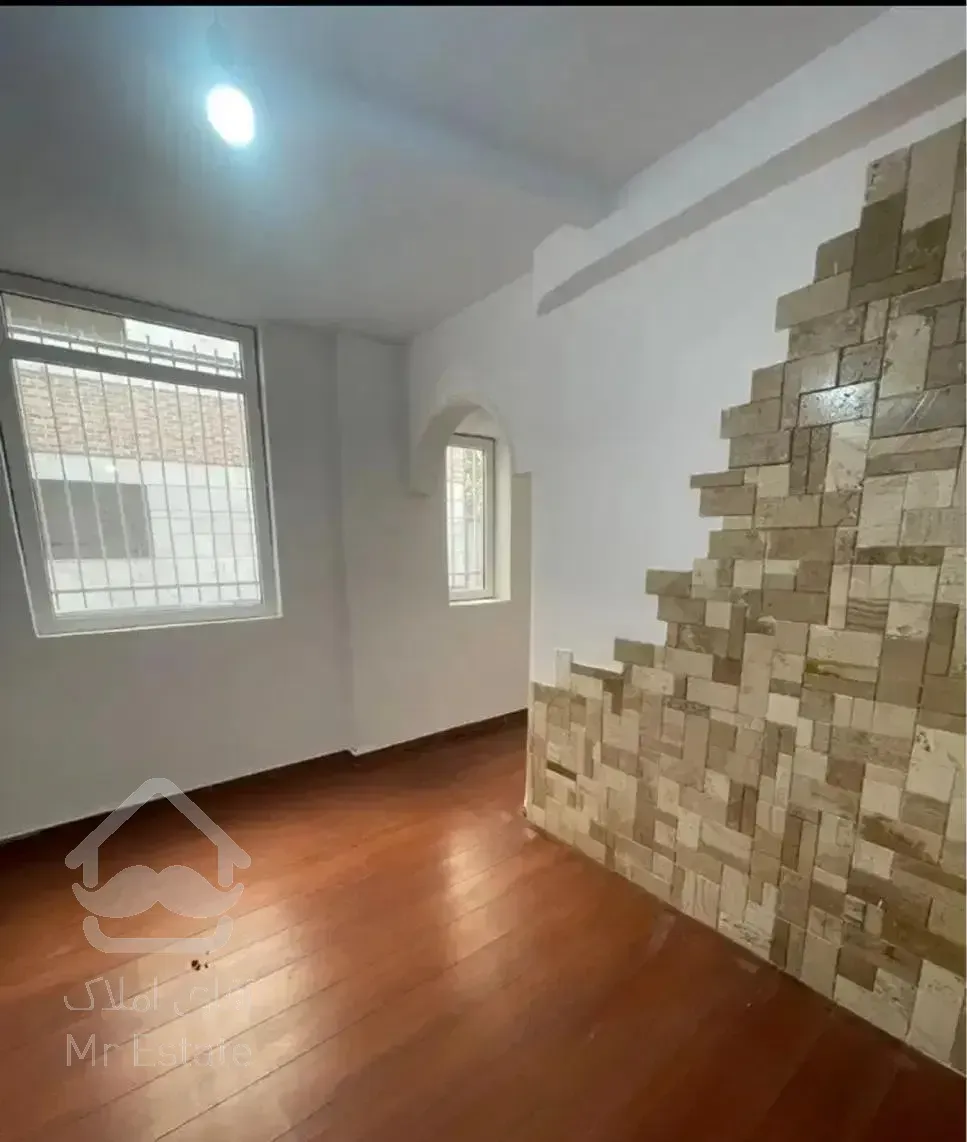 حاجی‌پور/۱۲۰متر/۲خ/بسیار‌تمیز/نورگیر و تکواحدی