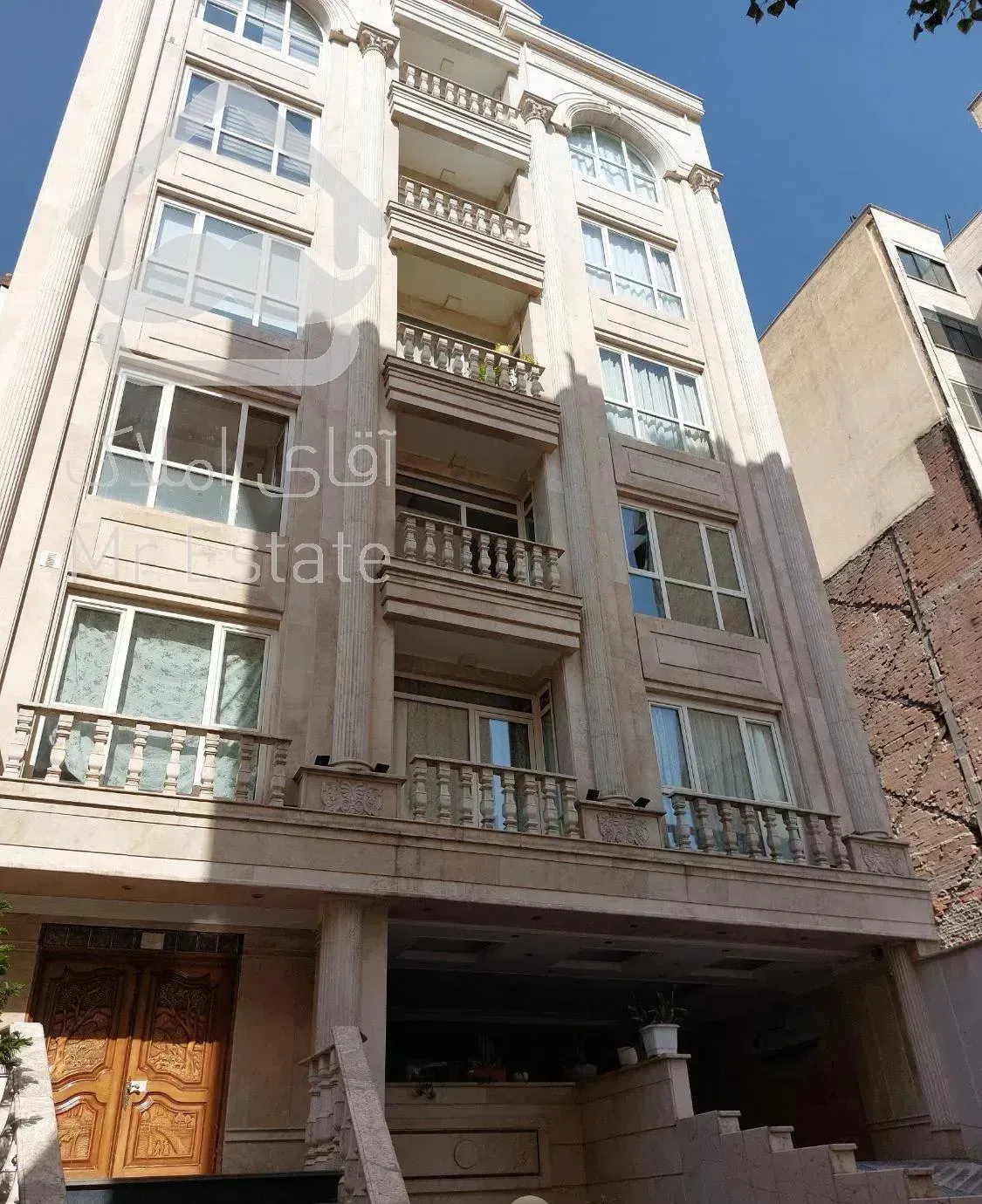 ۲۲۰متر ۴ خواب (در حد نوساز)