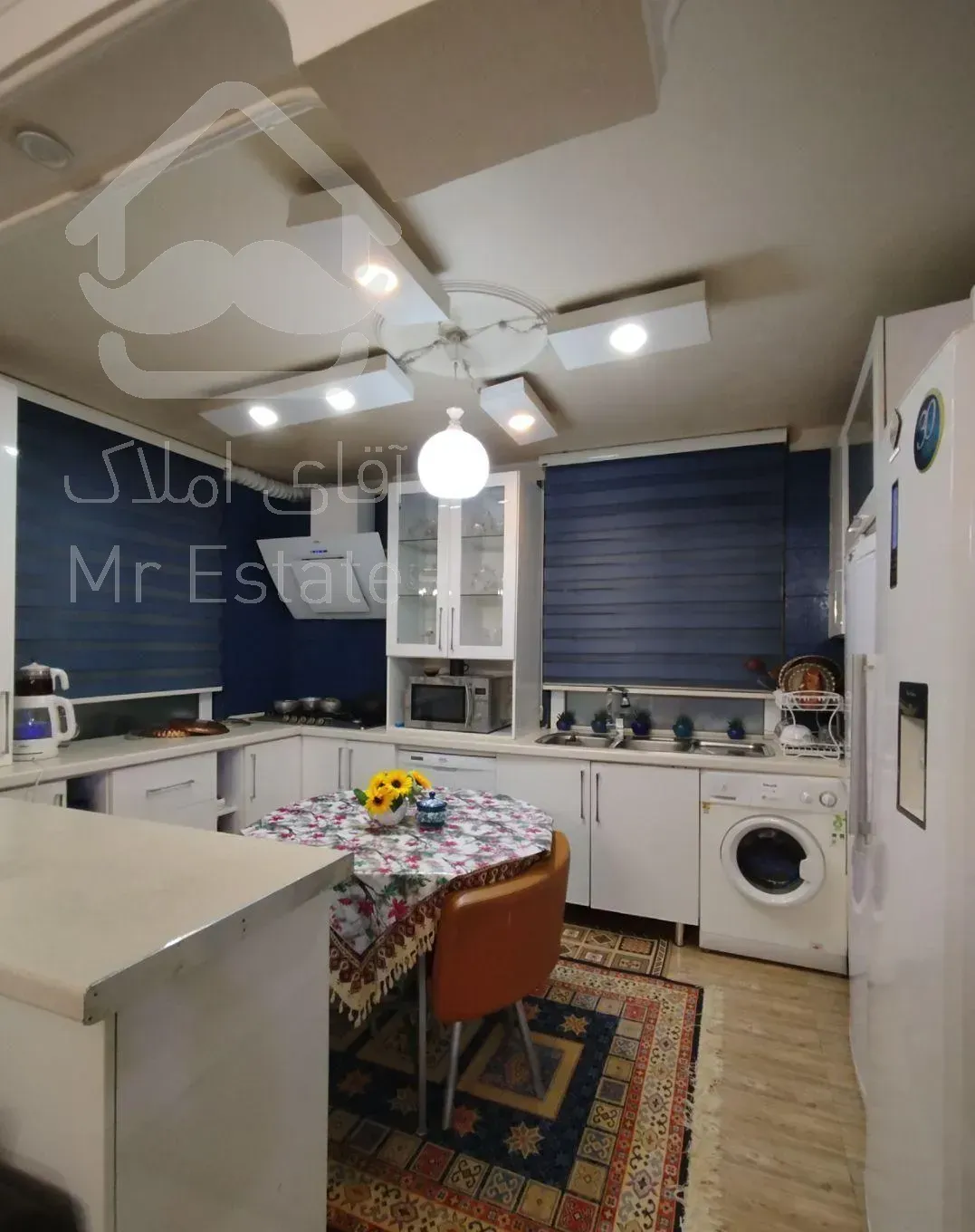 آپارتمان ۸۱متر۲ خواب طبقه ۳ بازسازی ۲نبش