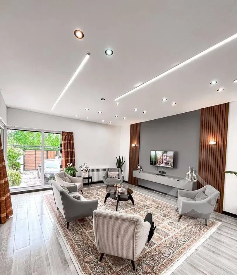 فروش خانه ویلایی 300 متری مبله استخردار