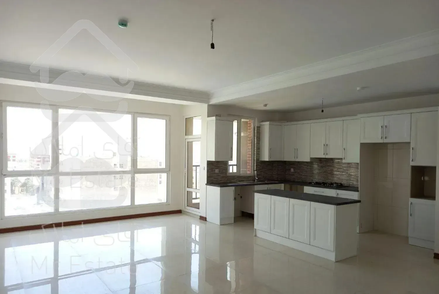 ۱۳۴متر/۳ خواب/دونبش/نوساز/نورگیر  اکباتان