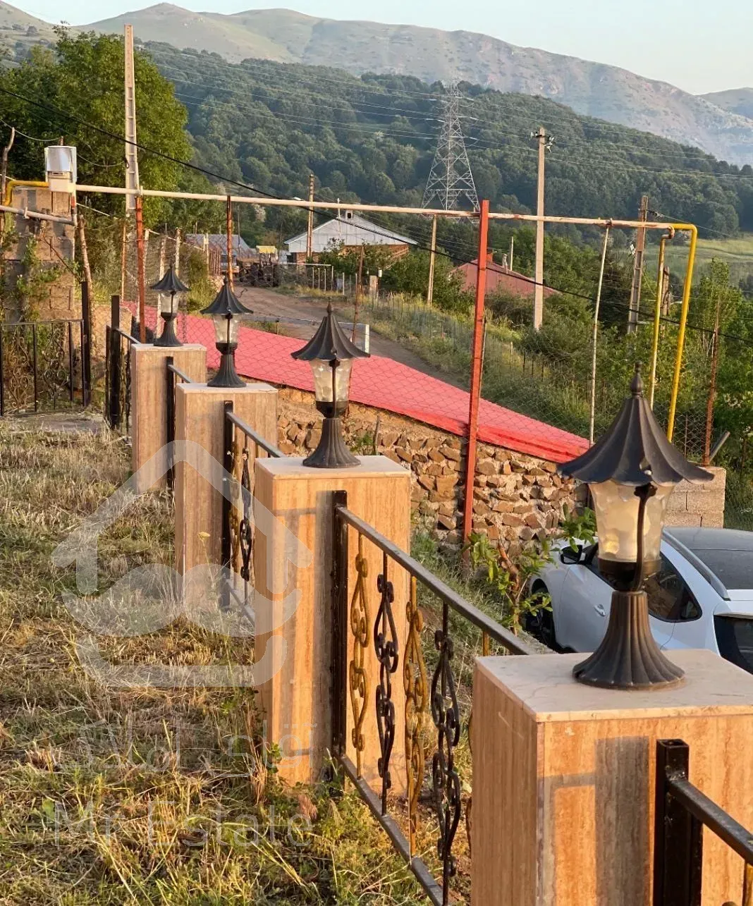 فروش و معاوضه یک ویلا ۱۳۰۰ متری با وسایل