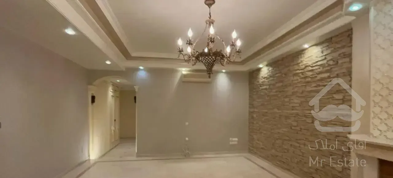 ۲۰۰متر باغ ۳خواب مستر ۲پارکینگ خوش نقشه