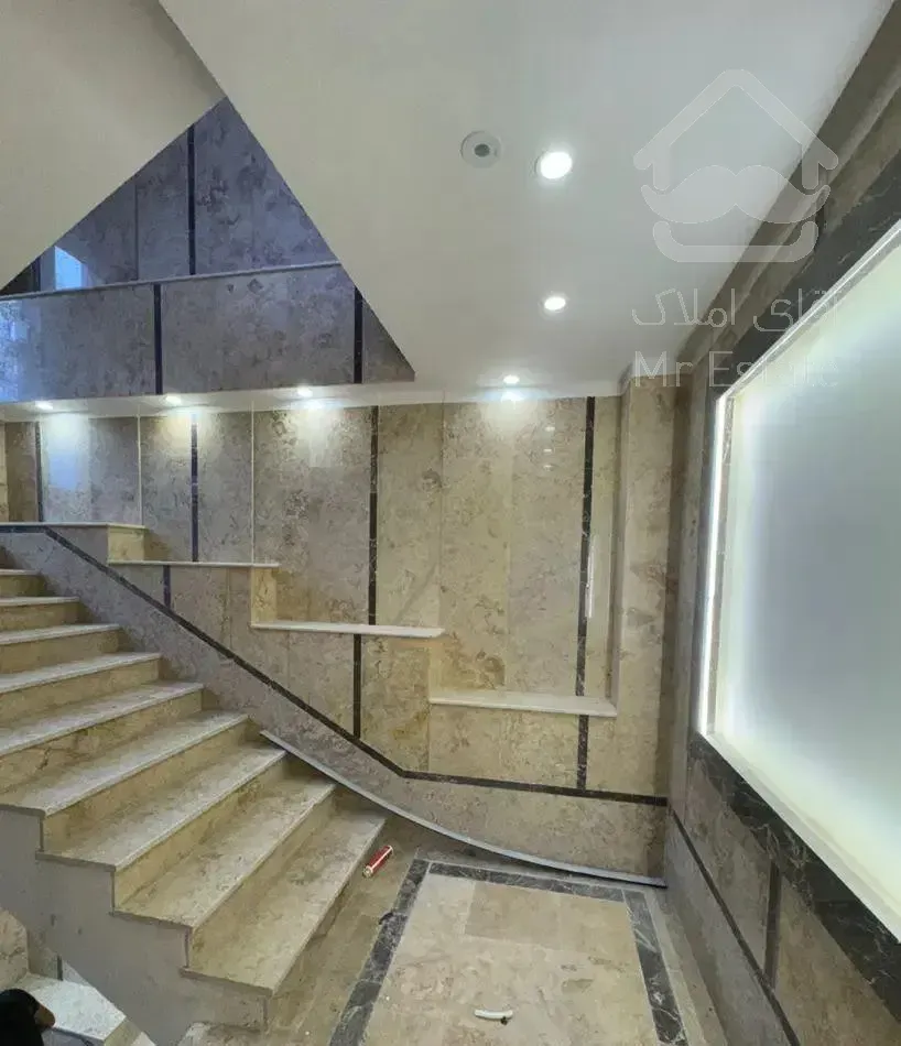 ۱۴۰متری و ۱۲۰متری / لوکس آماده تحویل / لوکیشن عالی