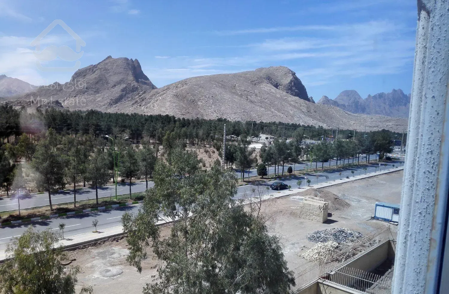 ۱۱۵ متری بهارستان روبروی دریاچه زیتون و کوه و جنگل