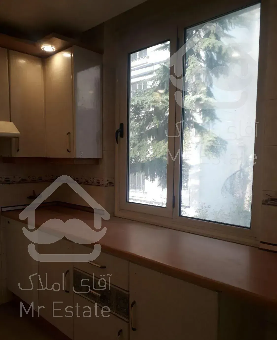 دروس محسنیان ۳۰۰ متر ۴ خواب تک واحد