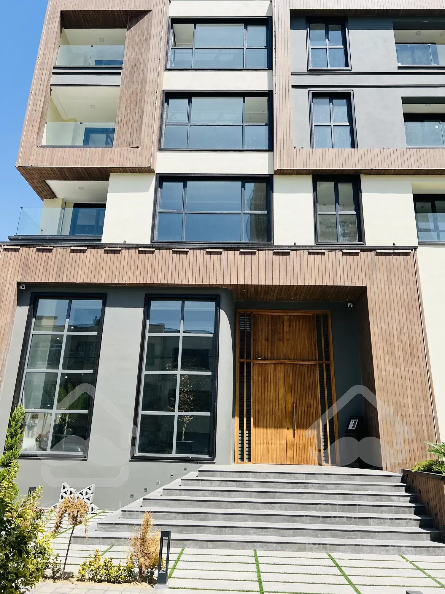 ۱۲۰ متر آپارتمان لوکس واقع در شهرک‌سئول