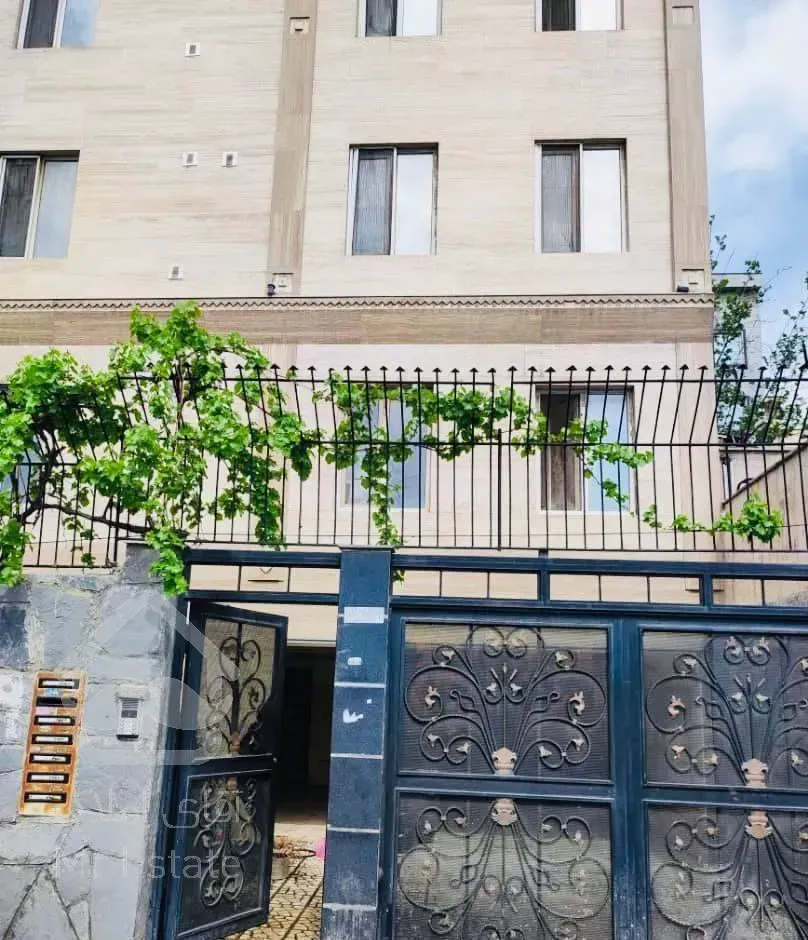 ۴۰ متری بسیار خوش نقشه سند دار