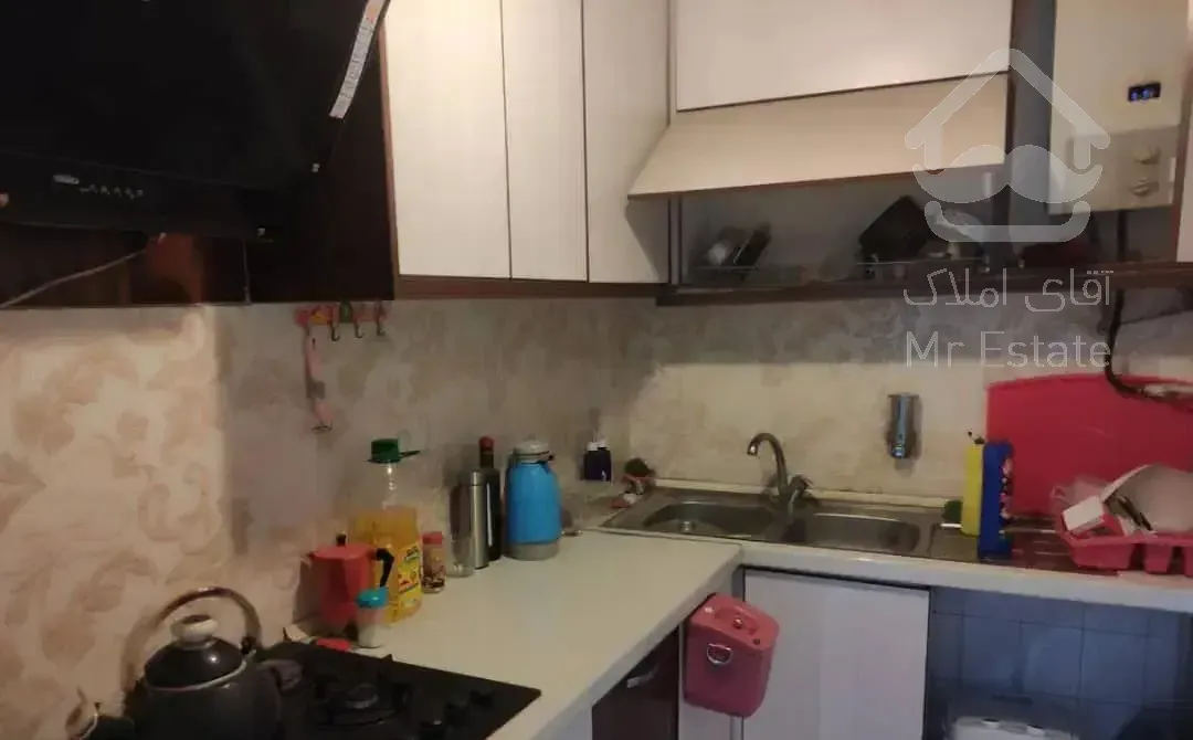 واحد 42 نزدیک مترو تخلیه