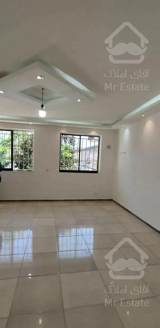 ویلا نوساز 200متر زمین 100 متر بنا فول امکانات