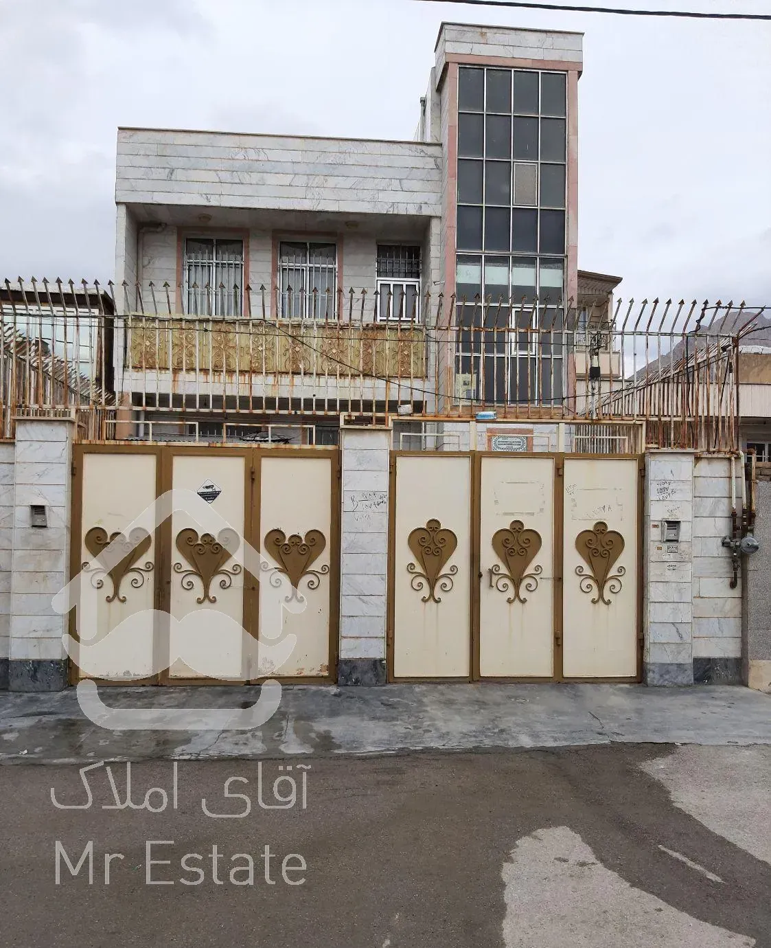 ویلایی دو طبقه شهرک تکاور سند تفکیک شده