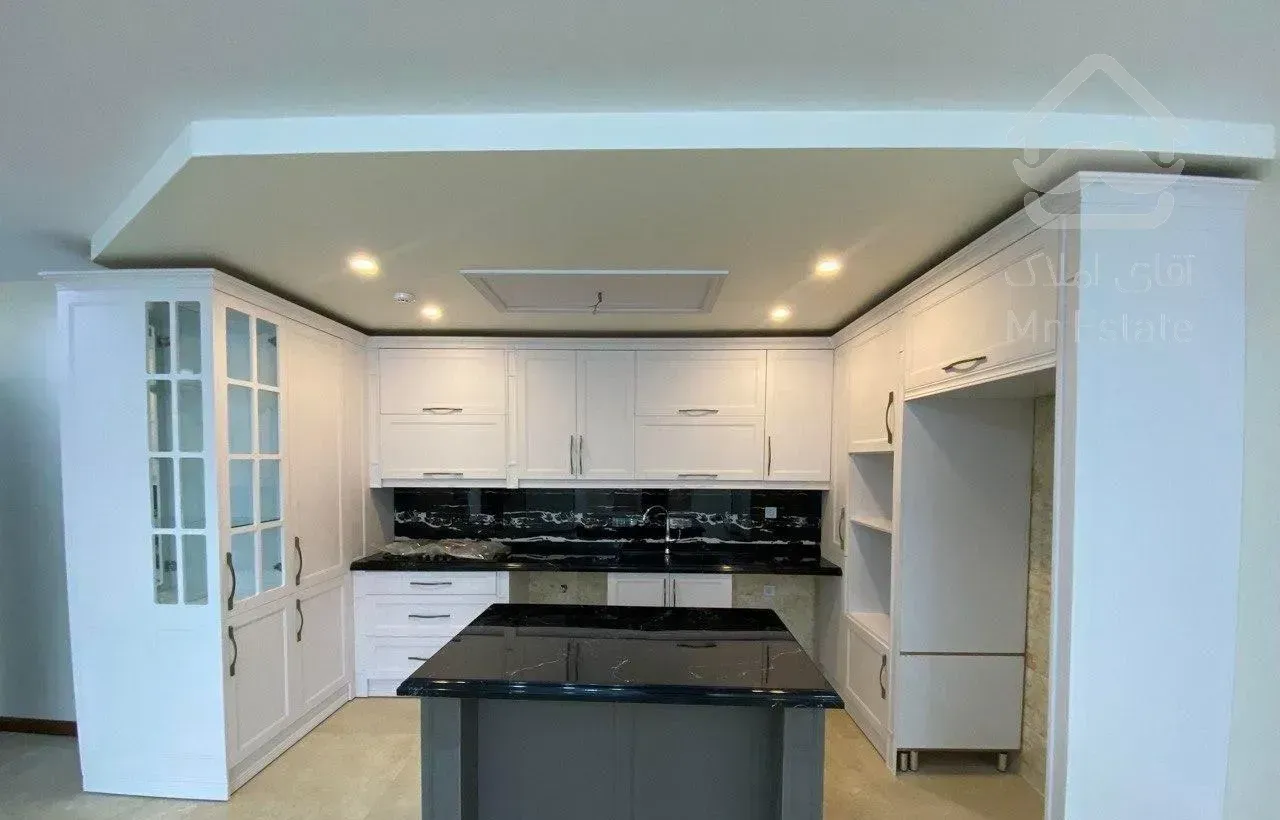 ۹۸ متر نوساز رو به آفتاب