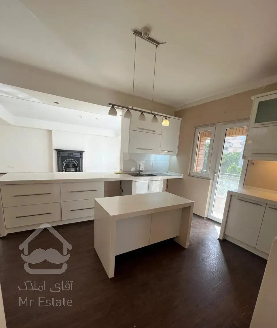 نیاوران ۱۸۰ متر ۳خوابه دسترسی خوب و دید شمال