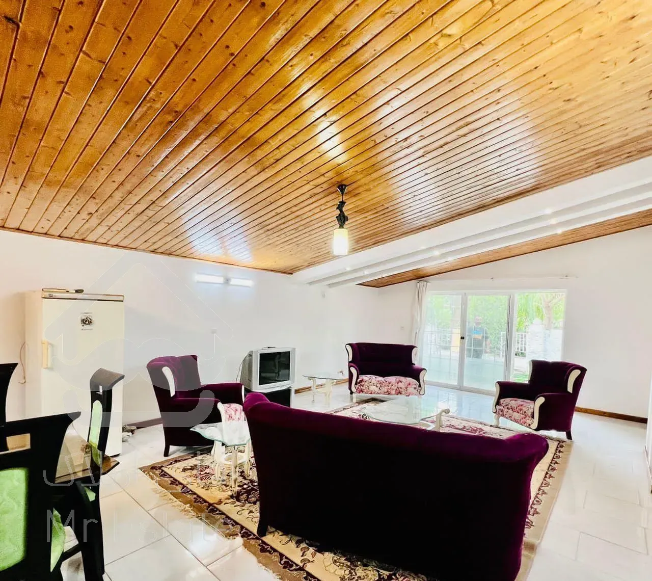 ویلا جنگلی/شهرکی نزدیک به جاده اصلی/سند تک برگ