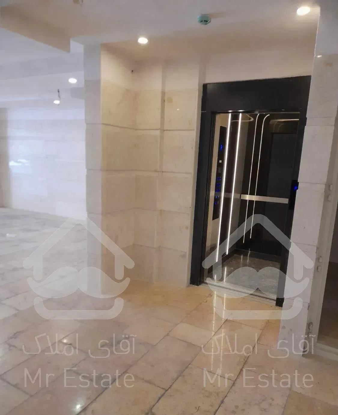 ۱۴۰متر/۳خواب/دارای پاسیو اختصاصی/واحد سازنده