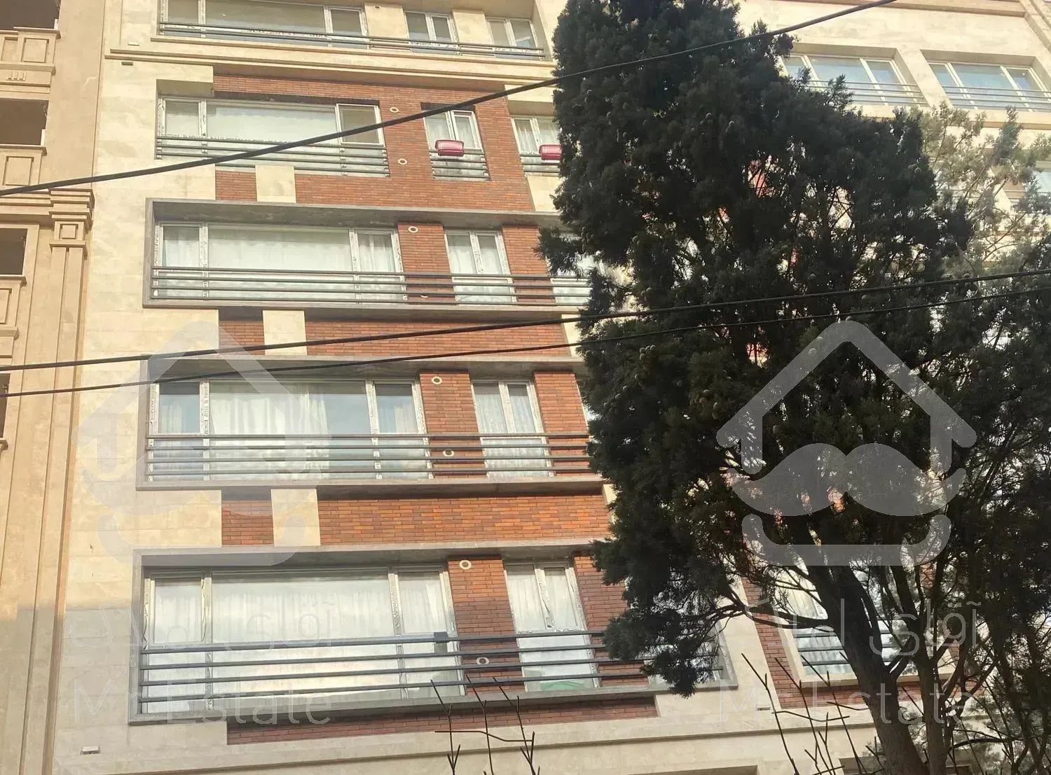 ۱۰۰ متر اپارتمان بالای میدان ولیعصر