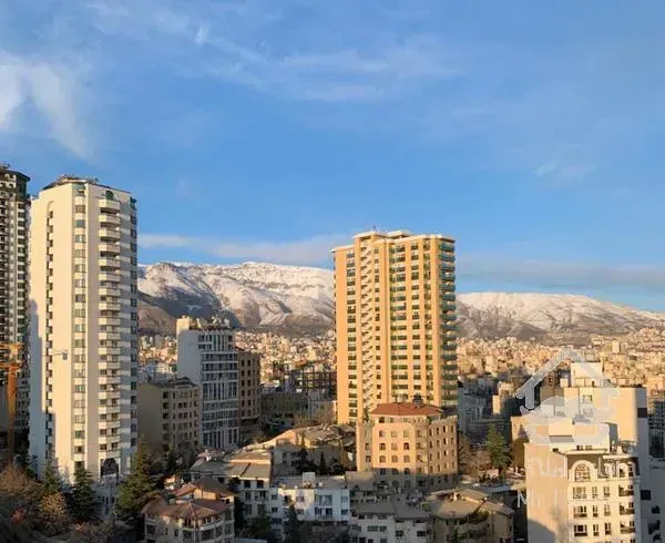 ۱۴۰متر الهیه در برج با ویو ابدی دیزاین شده با تراس