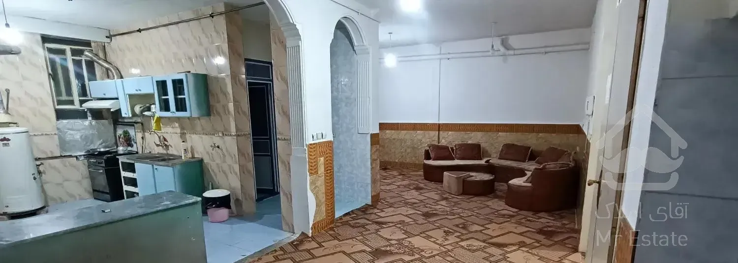 واحد نبش میدان انقلاب  یک خواب ۸۰ متری طبقه منفی۱