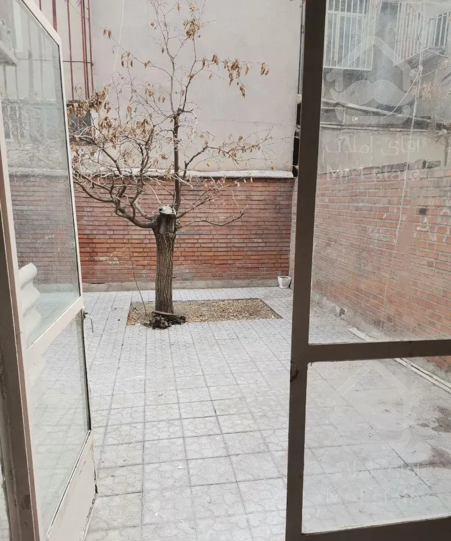 آپارتمان درطبقه همکف 72 متر. یکخوابه بزرگ.