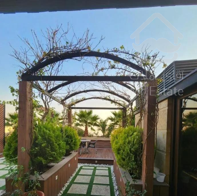 خاکی بِه اَرْزِشِ یِکْ جَواهِرْ