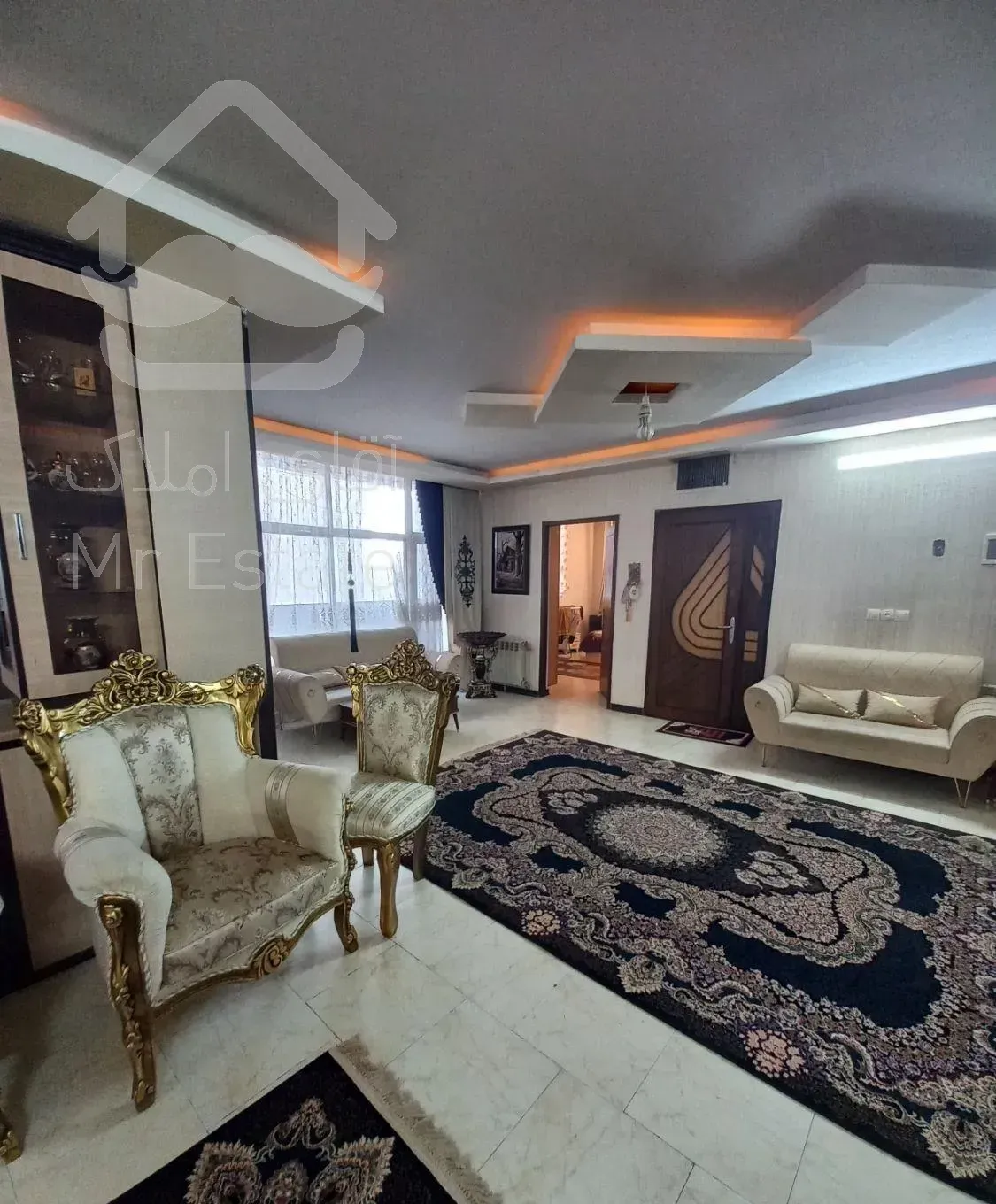 فروش آپارتمان ۱۵۰ متری درحیاط اختصاصی رهنان