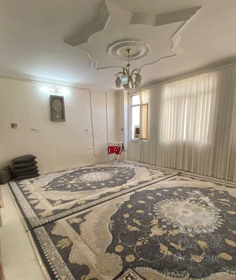 آپارتمان ۷۵ طبقه اول تمیز و حاشیه