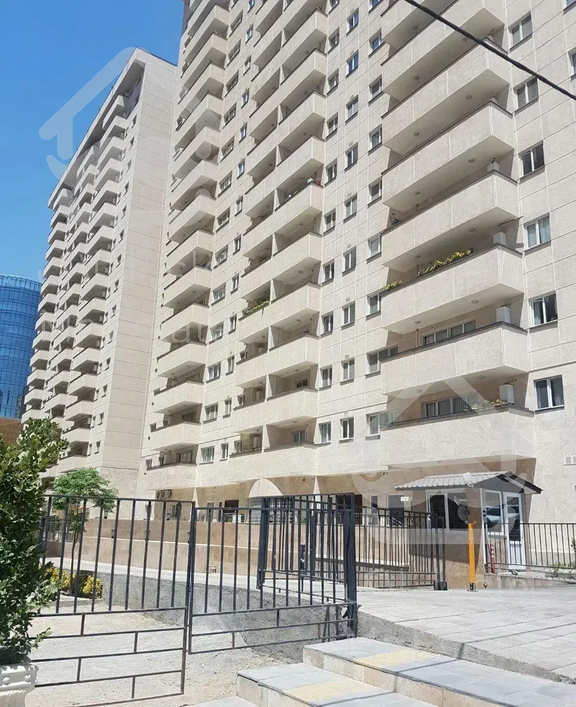 چیتگر.۹۶ متر کلید نخورده با ویو شهر و کوهستان