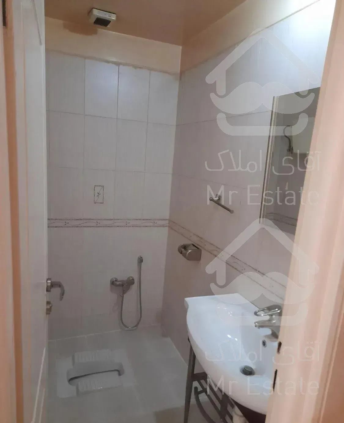 اپارتمان مسکونی.فول.۱۲۱متر.۲ پارکینگ.نزدیک مترو