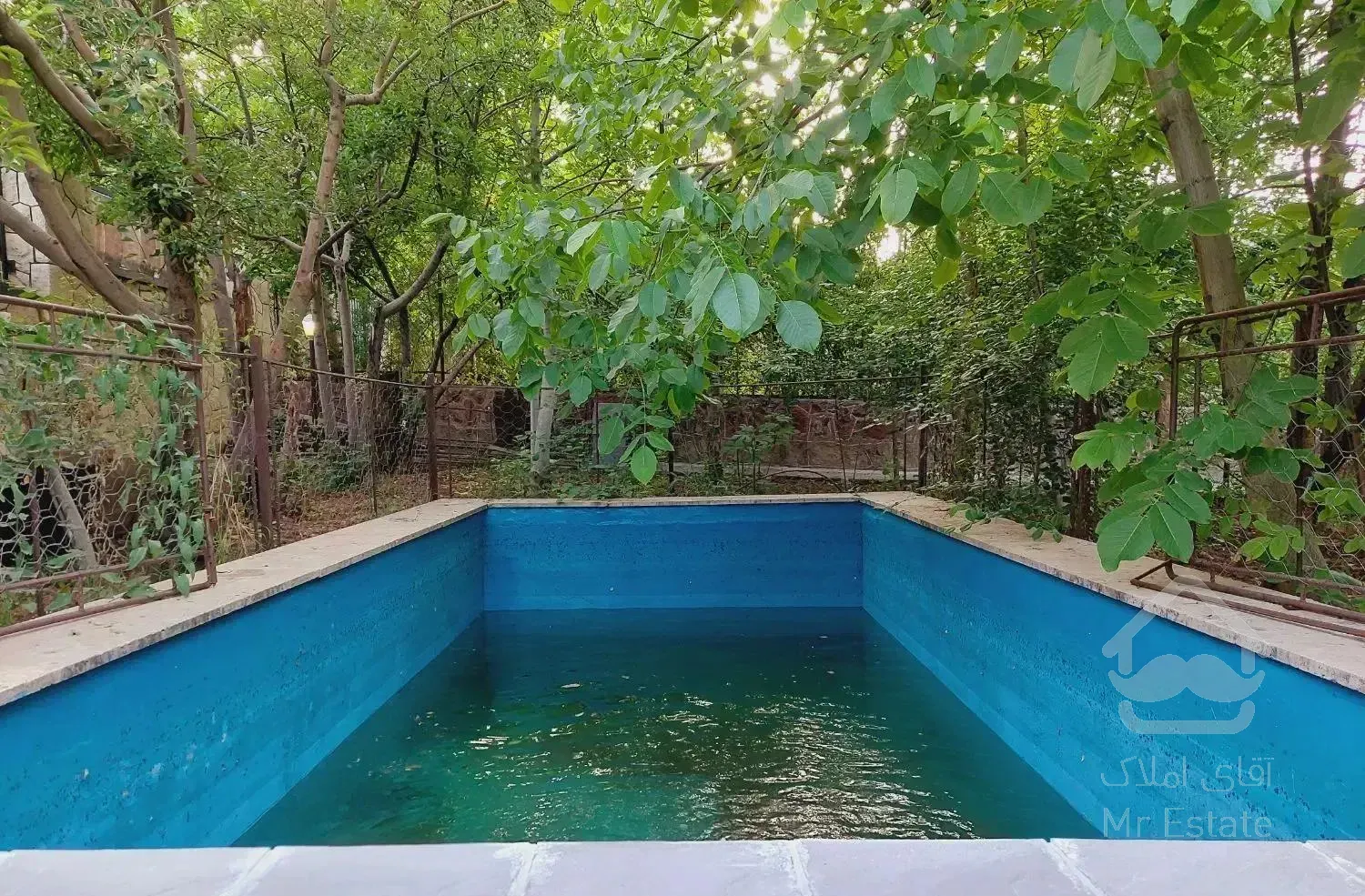 ۷۰۰ متر ویلا با موقعیت مناسب