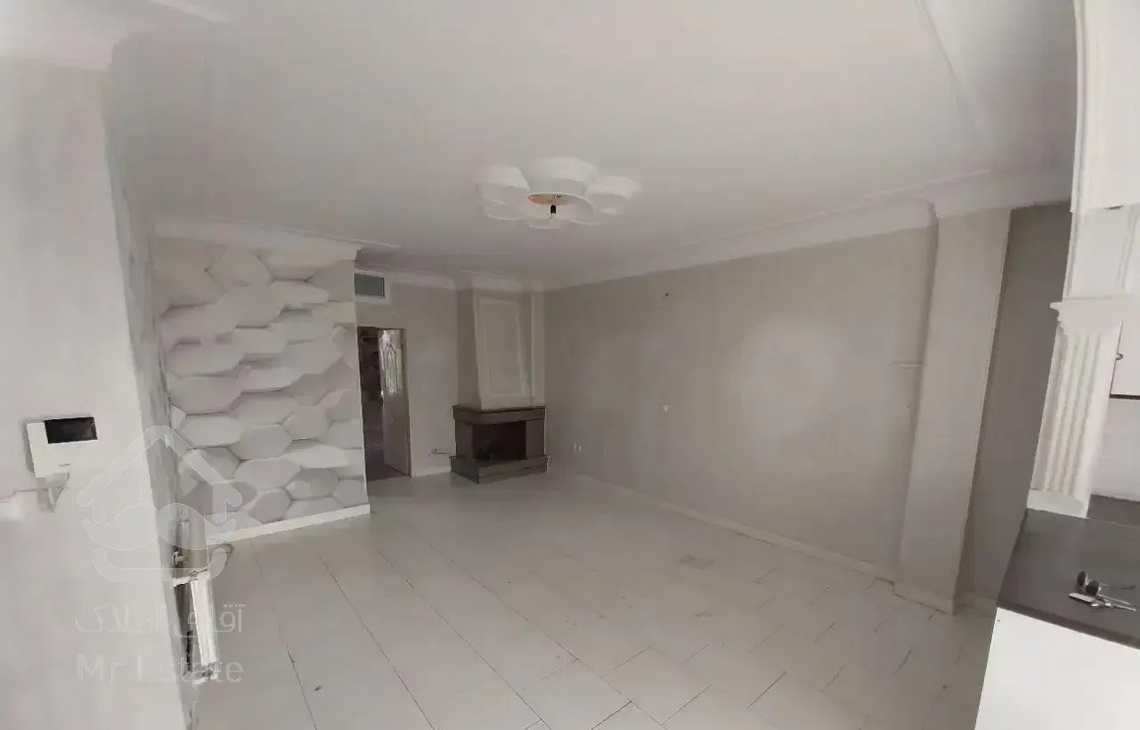 ۷۳ متر ۲ خواب با پارکینگ غربی فلکه سوم