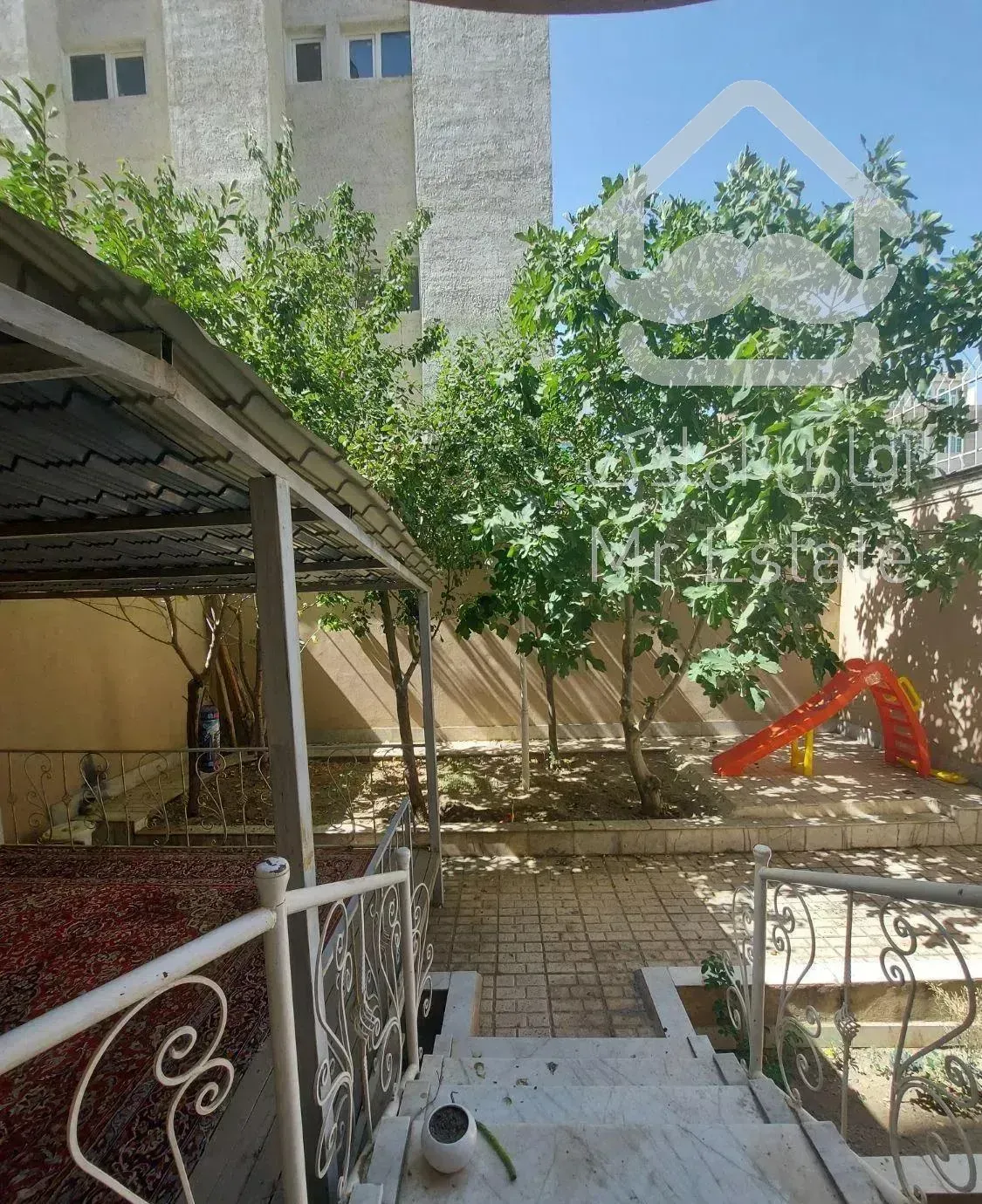 آپارتمان مستقل حیاط دار