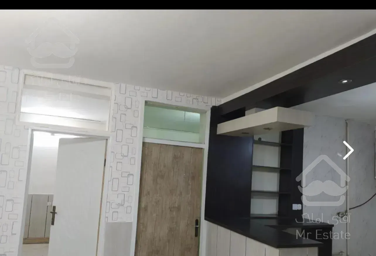 به رهن و اجاره داده می‌شود.