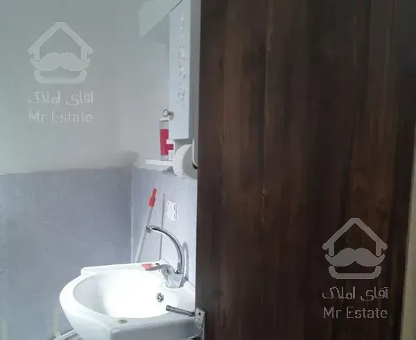 آپارتمان دارای سه اتاق و یک حال و یک پذیرایی زیبا