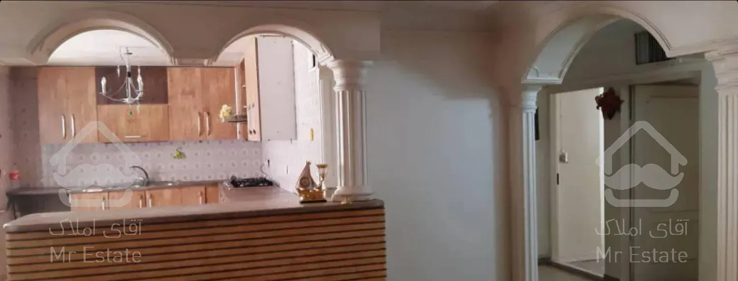 156 متر آپارتمان، ۲۵۰ متر حیاط جلوی واحد