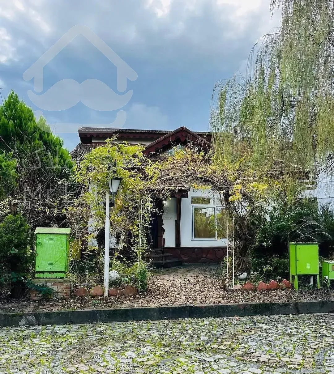 شهرک گلها ۳۰۰‌متری شهرک سنگ فرش ۸ماهه