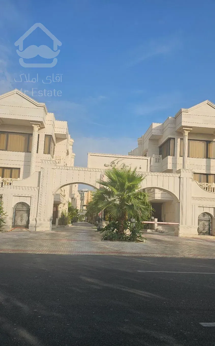 فروش خانه ویلایی ۳۴۷ متری ۳ خوابه