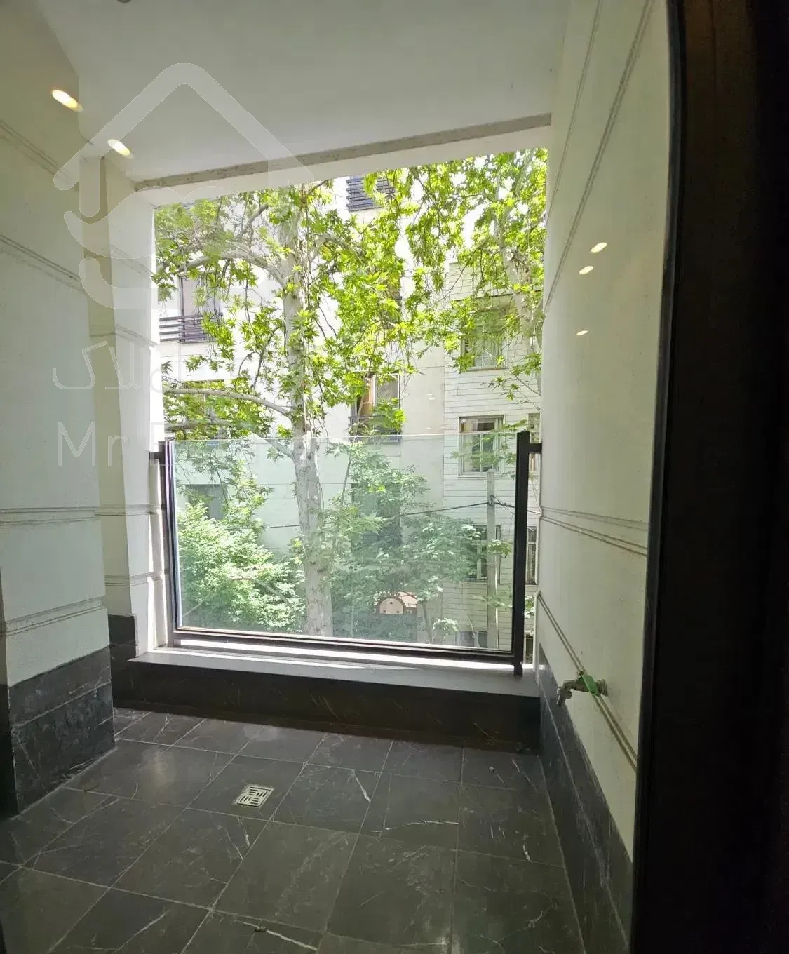 نیاوران ۲۳۰ متر / شمال کاخ / فرعی دنج