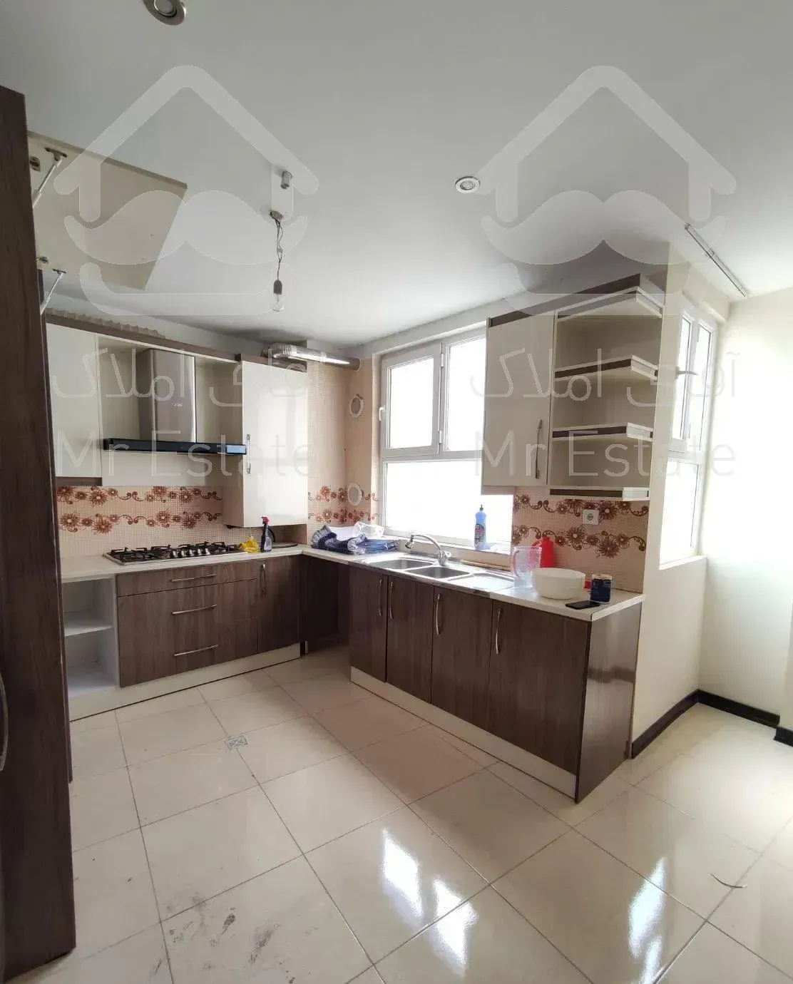 ۷۷متر / فول امکانات / سالن پرده خور / شهران