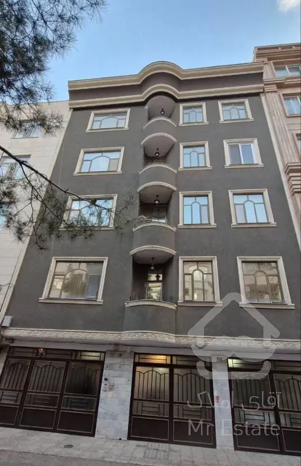 ۲۵۰ متر جنوبی عرض ۱۰ با ۴۵۰ متر بنا