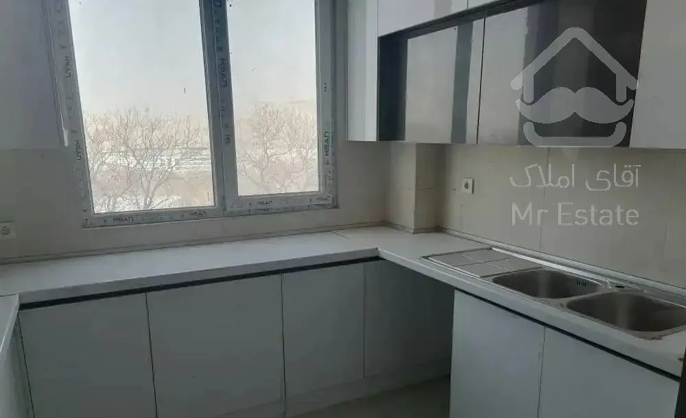 ۱۰۶ متر برج مجلل استخر دار