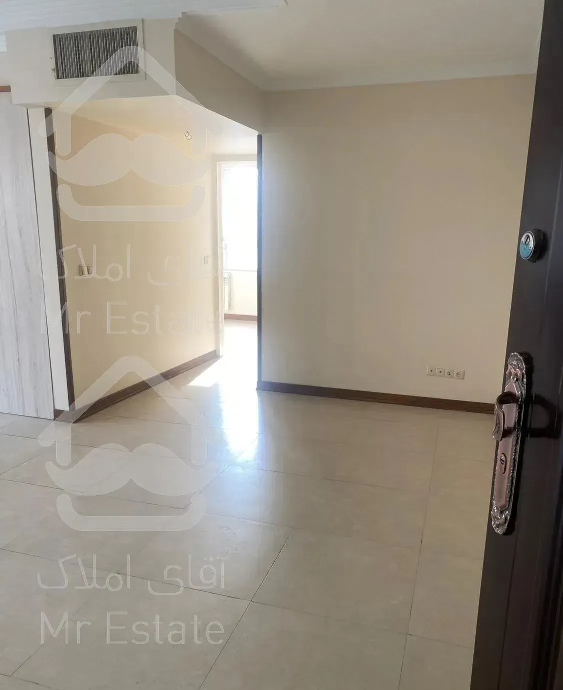 ۹۰ متر اپارتمان بالای میدان‌ولیعصر